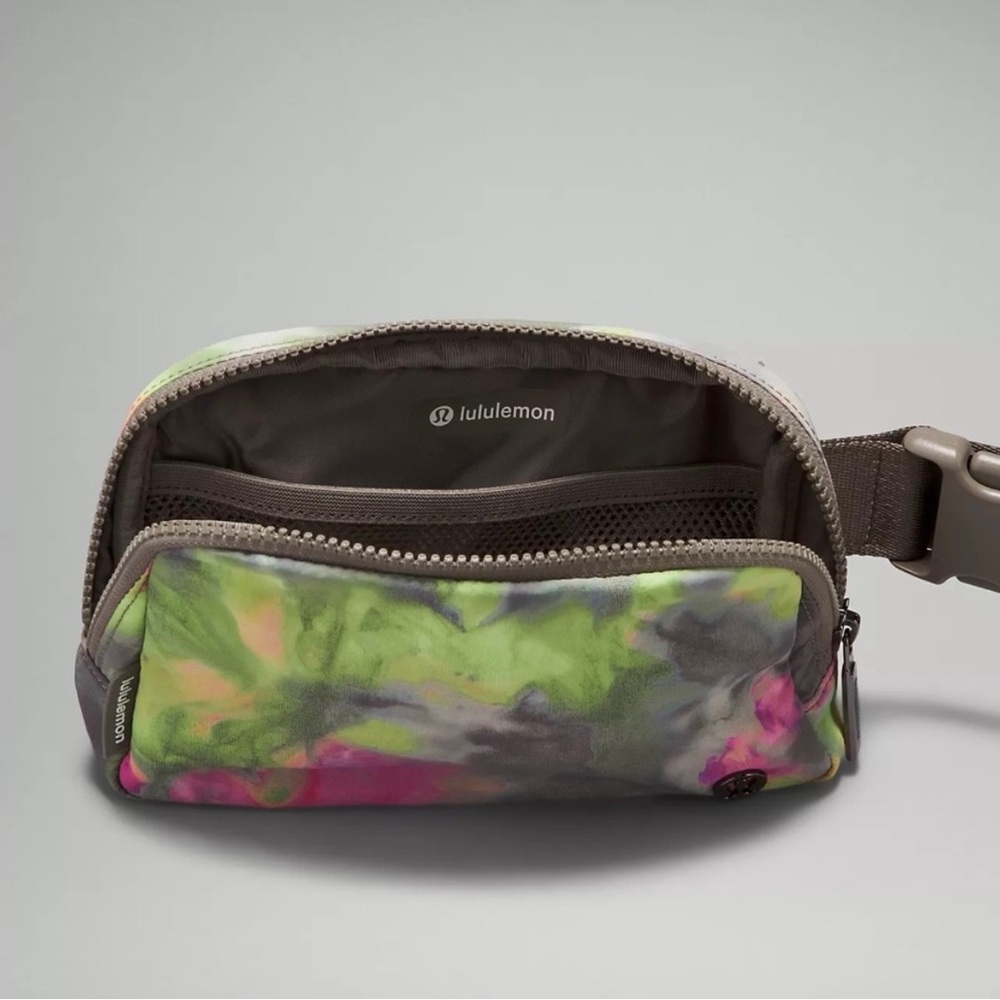 Lululemon Everywhere Belt Bag 1L- Hyper Dye Multi/Rover - Picture 6 of 10